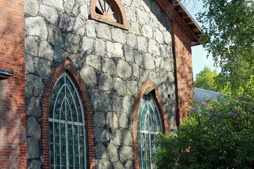 Окна старинного завода