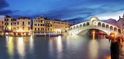 Papier Peint photo autocollant Ville sur leau Venise, pont du Rialto. Italie.