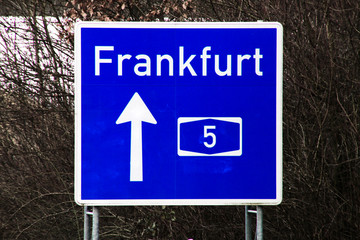 Wegweiser nach Frankfurt