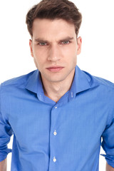 Obraz premium young man looking angry at the camera