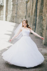 Fototapeta na wymiar Beautiful bride in wedding dress on her wedding day