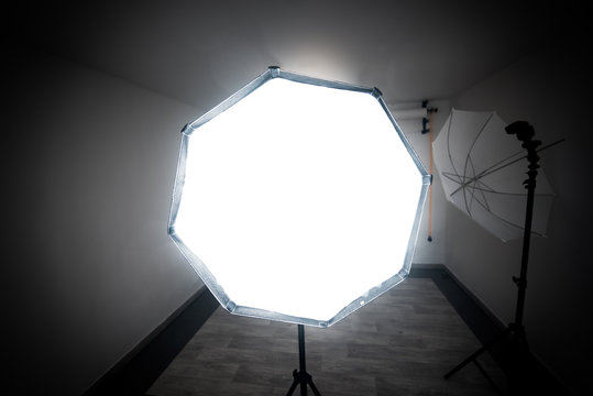 Deep octobox studio softbox modifier is shooting in the studio