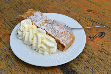 Apfelstrudel