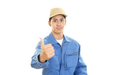 ガッツポーズの笑顔の男性