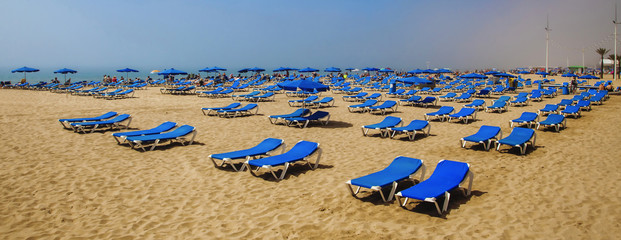 Sun loungers on beach waiting for tourists sunbathing as sea mis © EdwardSamuel