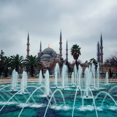 Fototapeta na wymiar Blue Mosque in Istanbul, Turkey with fountain at the foreground