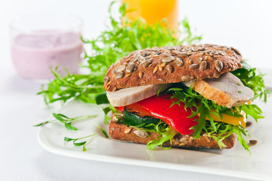 sandwich with grilled vegetables and chicken filet