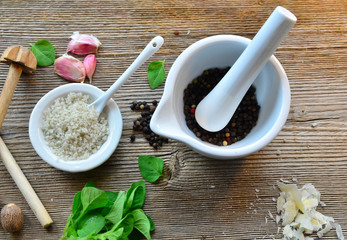 Pfeffer Salz Knoblauch Muskatnuss