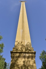 L'obélisque de 40 m du parc Solvay à la Hulpe 