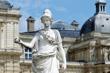 Fototapeta na wymiar Statue - Jardin du Luxembourg