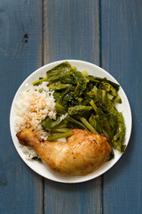 chicken with rice and bolied cabbage