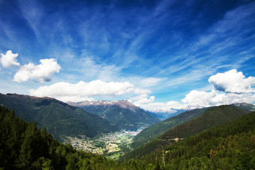 Fototapeta na wymiar La Valtellina e le Alpi