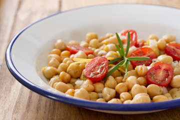 salad with chickpea