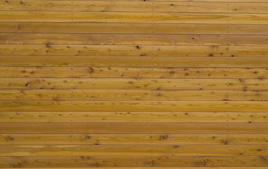 Braune Holzwand mit waagrechten Brettern