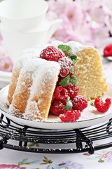 Bundt cake with fresh raspberries 
