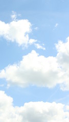 Fototapeta premium weisse wolken am blauen himmel