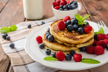 Pancakes with forest fruit and mint