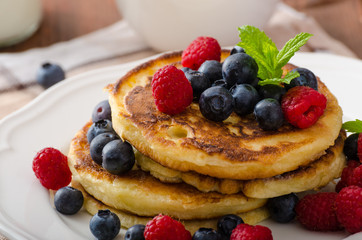 Pancakes with forest fruit and mint