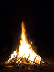 Grosses Lagerfeuer