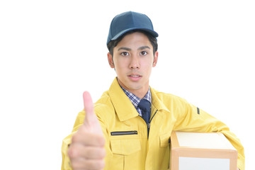 ガッツポーズの宅配人