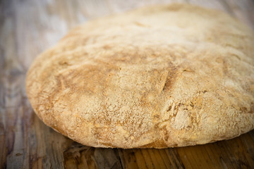 Pagnotta integrale tonda, cibo italiano