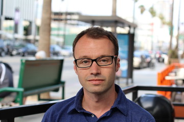 Gentleman with eyeglasses in the street