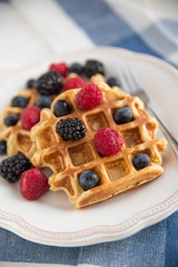 Belgische Waffeln mit frischen Beeren 