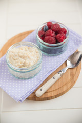 Porridge mit Beeren
