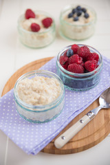 Porridge mit Beeren