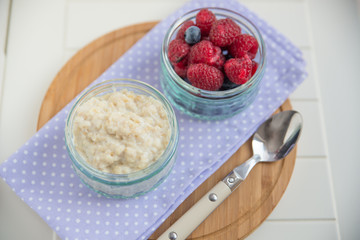 Porridge mit Beeren