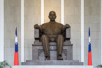 Bronze statue of Sun Yat-Sen