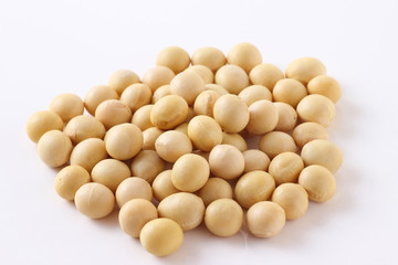 白バックに大豆