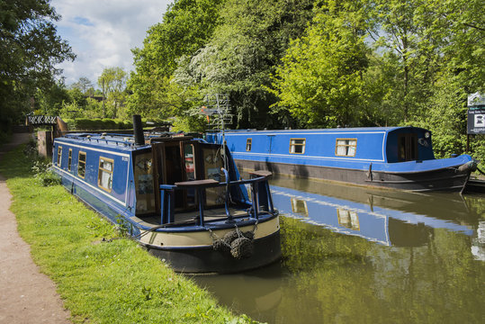 canal boats narrow boats houseboats uk canal