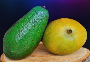 Frutti esotici. Avocado e mango