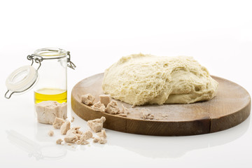 Pizzateig, Hefe und Olivenöl