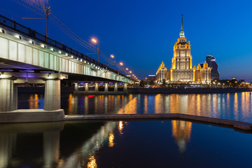Obraz premium Hotel Ukraina building at dusk, Moscow, Russia.