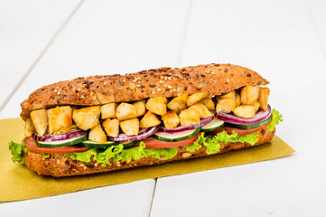 Hot sandwich with chicken and vegetables 