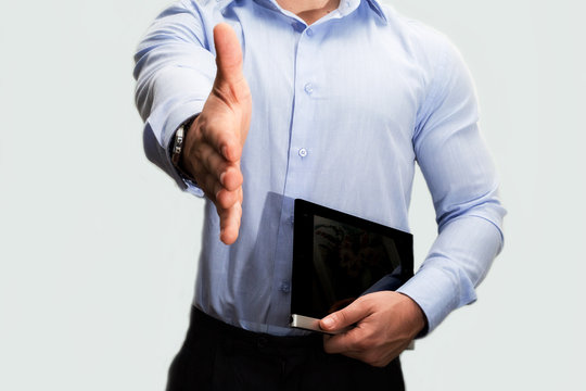 uomo di affari che stringe la mano per lavoro