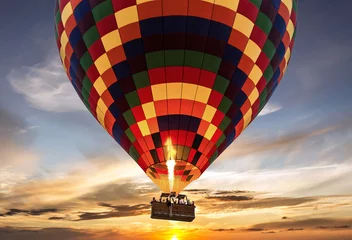 Deurstickers Hete luchtballonvlucht zonsondergang © Travel Faery