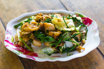 Fried fish leaf lettuce, celery.