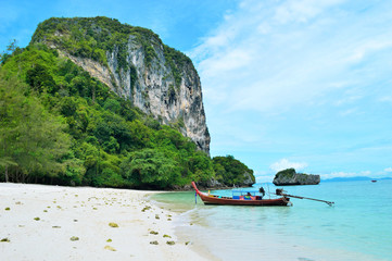ÚBeach on poda island in Thailand
