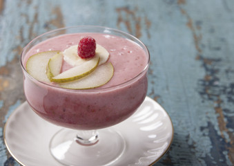  Smoothies of pear, banana and frozen raspberries with yogurt.