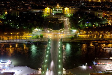 Fototapeta na wymiar Palais du Trocadéro in Paris by night