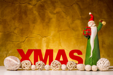 Santa Claus mit xmas Schriftzug