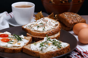 Sandwich with soft cheese