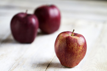red apples