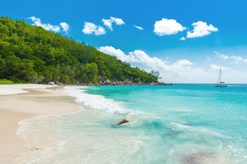 Fototapeta na wymiar Beautiful Paradise beach - Anse Georgette at Praslin, Seychelles