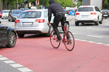 Autos auf Radweg