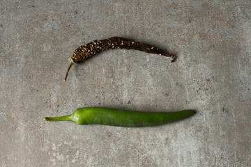 omparison of dry and dry chili pepper