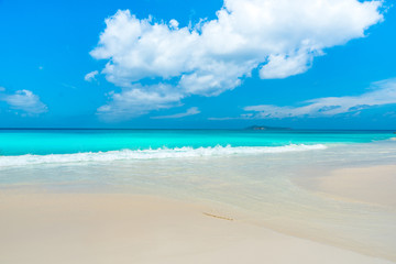 Fototapeta na wymiar Paradise beach on island - Seychelles